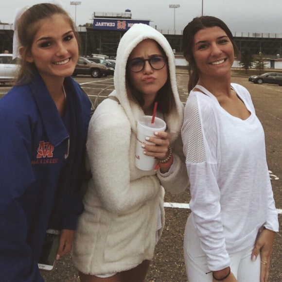 Meet your Posher, Alexis - Picture 1 of 1